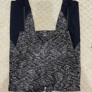 Lululemon scallop mesh leggings size 4!